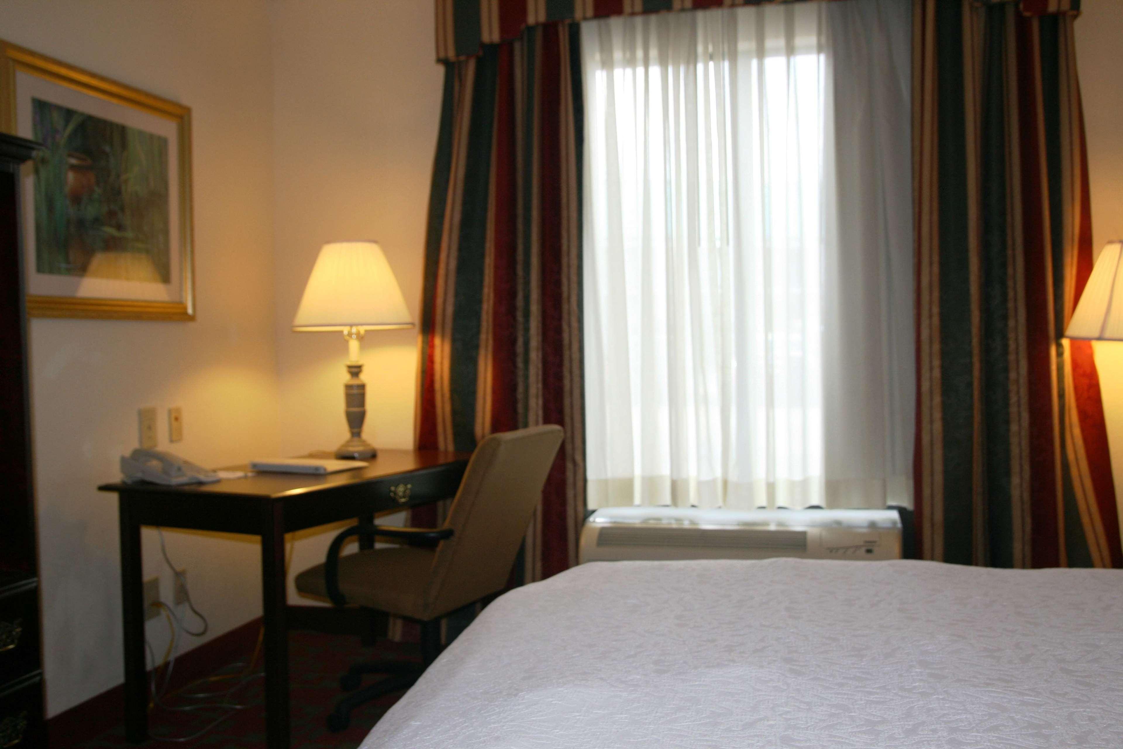 Hampton Inn Canton Pokoj fotografie