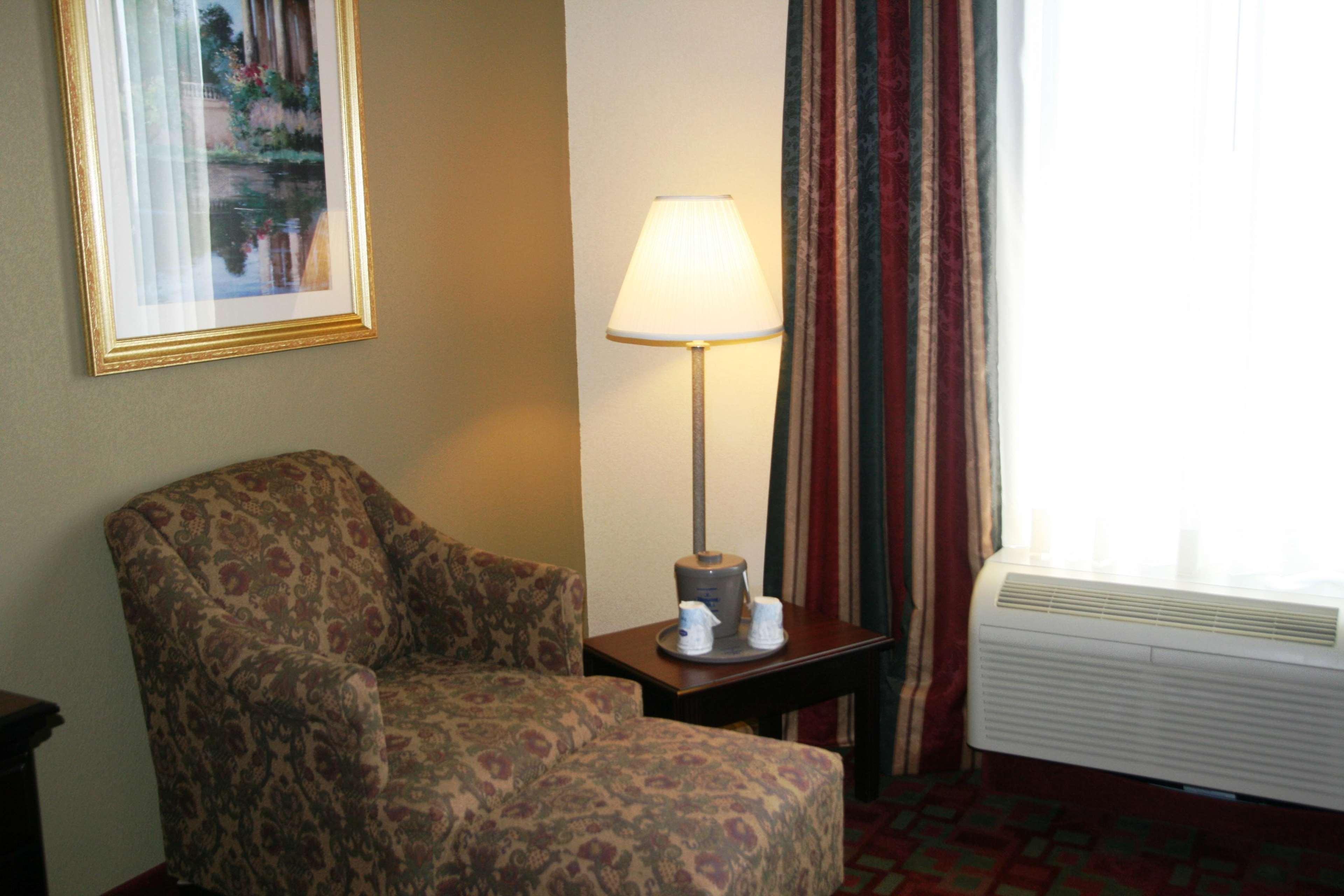 Hampton Inn Canton Pokoj fotografie